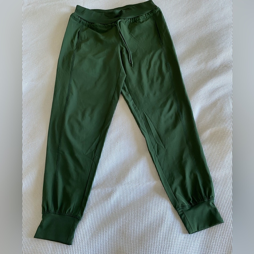 3 for 15$! Joe Fresh Active Dark Green Pants. Size M.